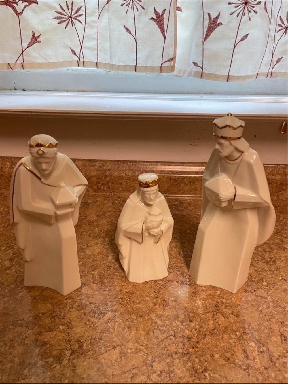 Mikasa Cream Ceramic Three Kings Figurine Set with Gold Trim Accents